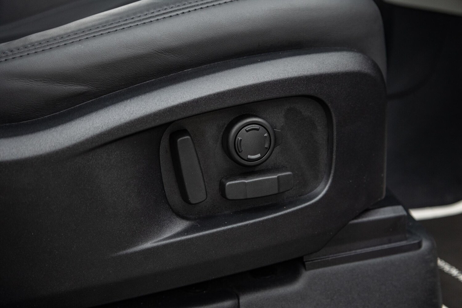 Used Land Rover Defender 2023 for sale - 77598976: Photo 27