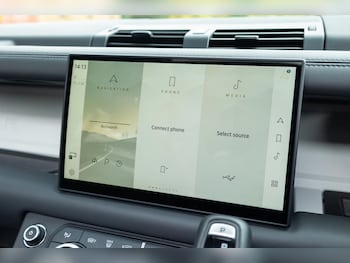 Used Land Rover Defender 2023 for sale - 77598976: Photo