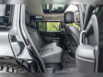 Used Land Rover Defender 2023 for sale - 77598976: Photo