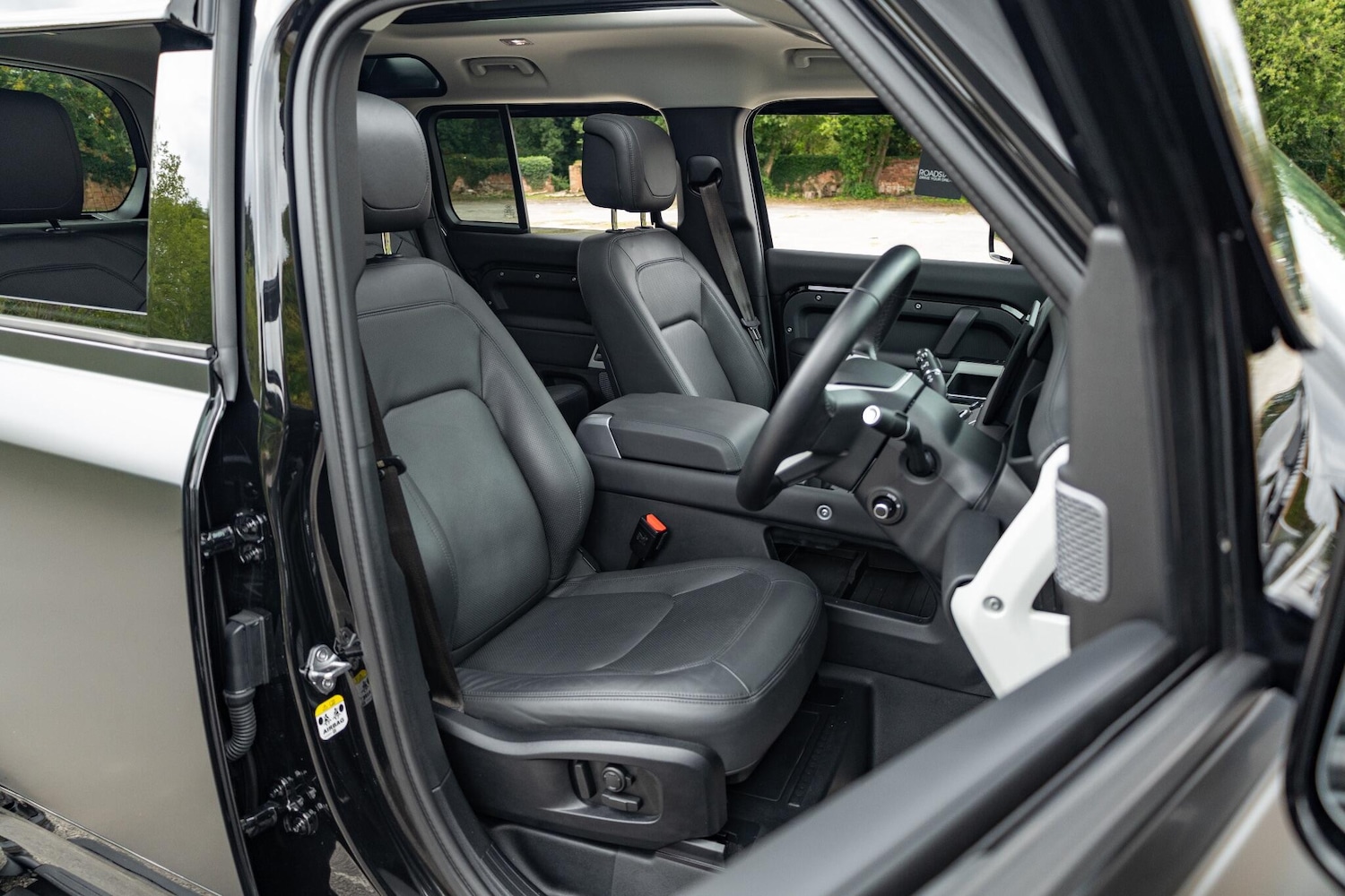 Used Land Rover Defender 2023 for sale - 77598976: Photo 4