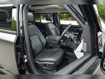 Used Land Rover Defender 2023 for sale - 77598976: Photo