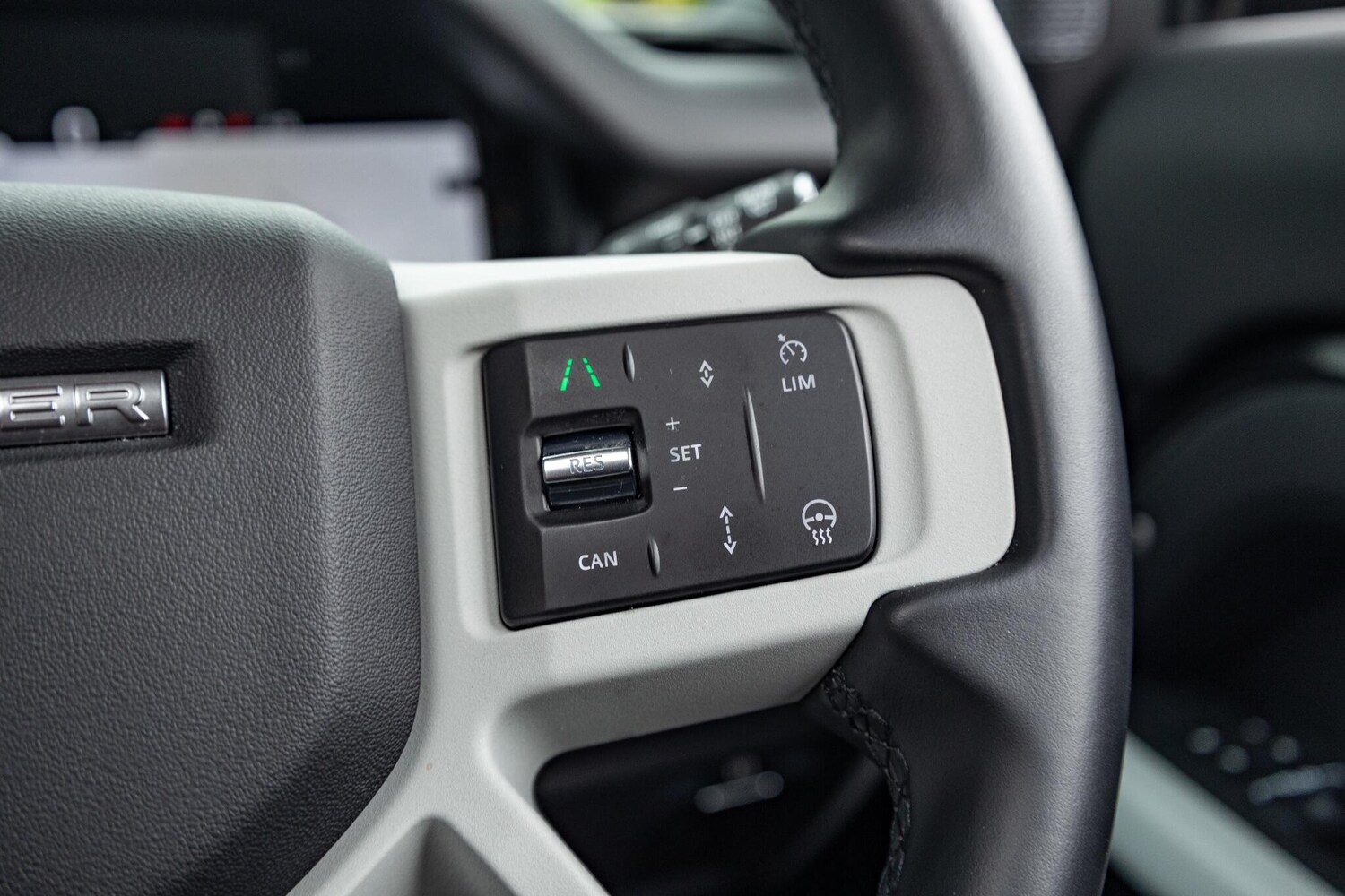 Used Land Rover Defender 2023 for sale - 77598976: Photo 8