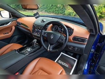 Used Maserati Levante 2021 for sale - 75601210: Photo