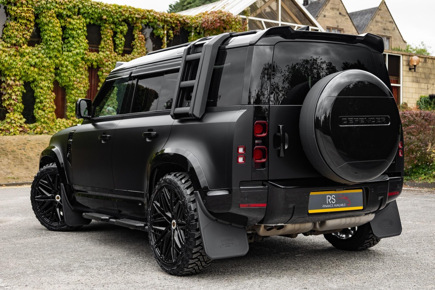 Used Land Rover Defender 110 2023 for sale - 76349556: Photo 10