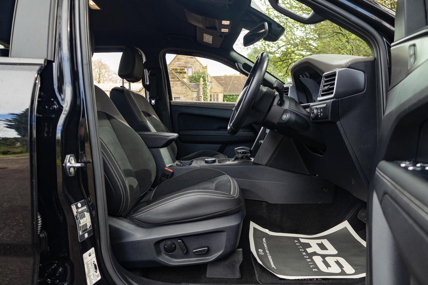 Used Volkswagen Amarok 2024 for sale - 78057803: Photo 2