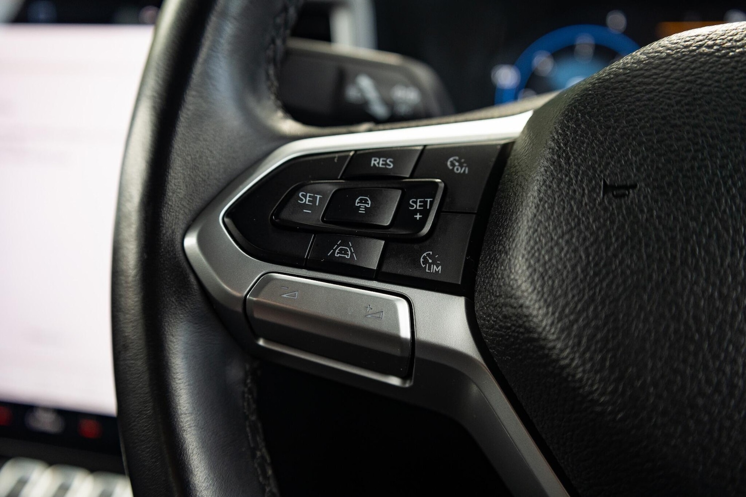 Used Volkswagen Amarok 2024 for sale - 78057803: Photo 3