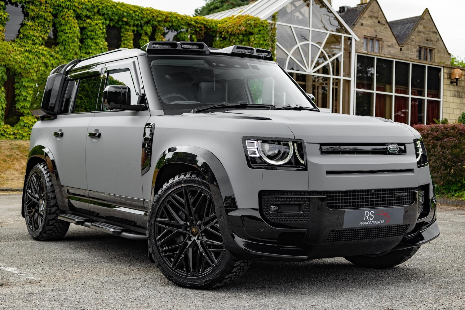 Used Land Rover Defender 2024 for sale - 76942480: Photo 1