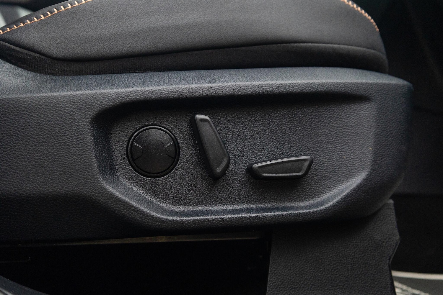 Used Volkswagen Amarok 2024 for sale - 76965091: Photo 12