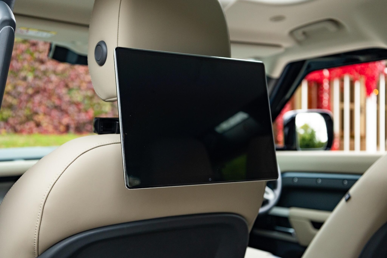 Used Land Rover Defender 110 2024 for sale - 76238831: Photo 2