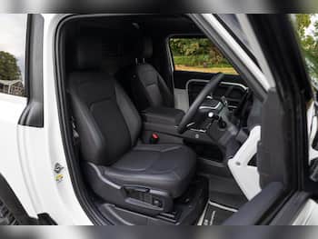 Used Land Rover Defender 90 2025 for sale - 79590571: Photo