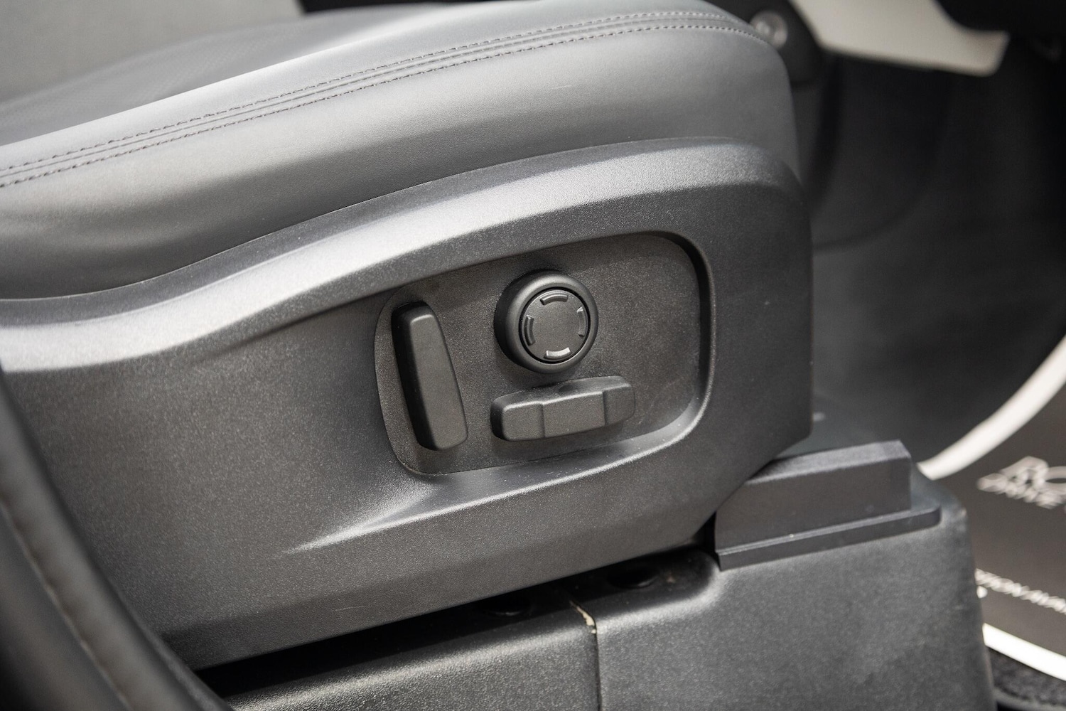 Used Land Rover Defender 110 2025 for sale - 76485732: Photo 18