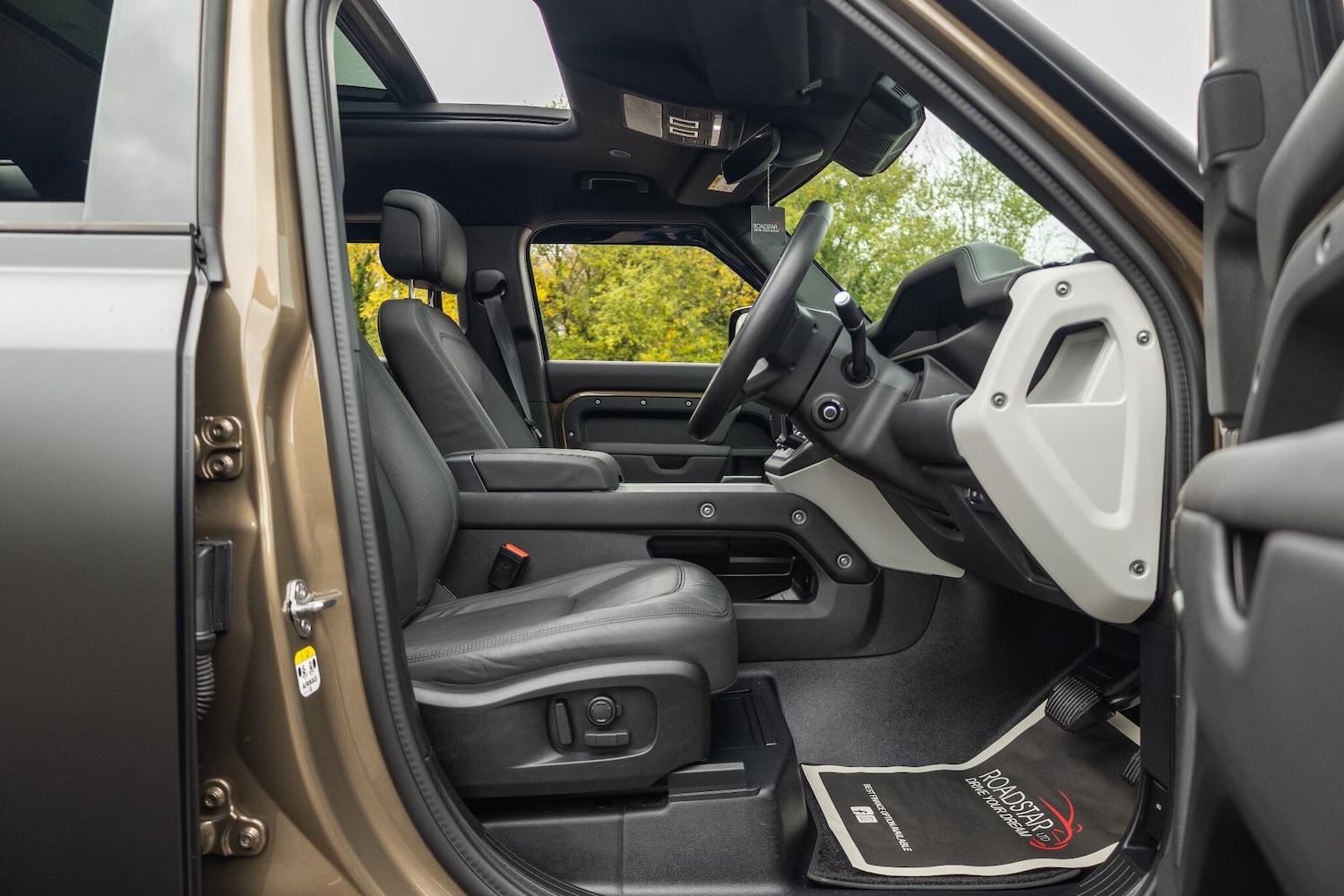 Used Land Rover Defender 110 2025 for sale - 76485732: Photo 3