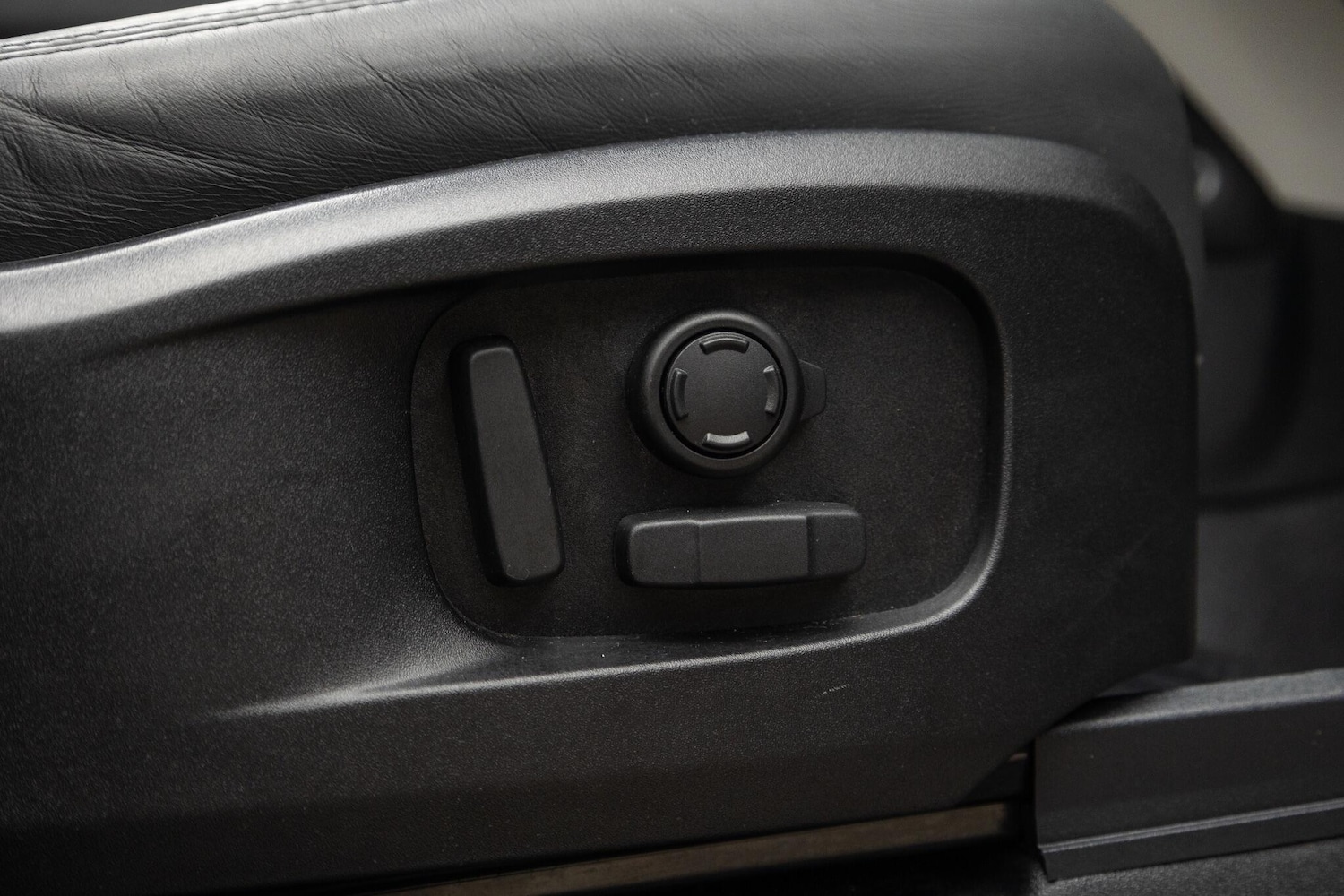 Used Land Rover Defender 110 2025 for sale - 76485732: Photo 31