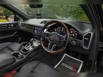 Used Porsche Cayenne 2019 for sale - 76484708: Photo