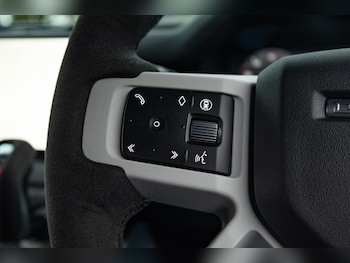 Used Land Rover Defender 90 2024 for sale - 77722955: Photo