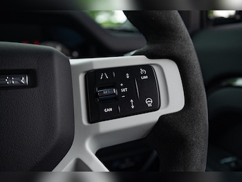 Used Land Rover Defender 90 2024 for sale - 77722955: Photo