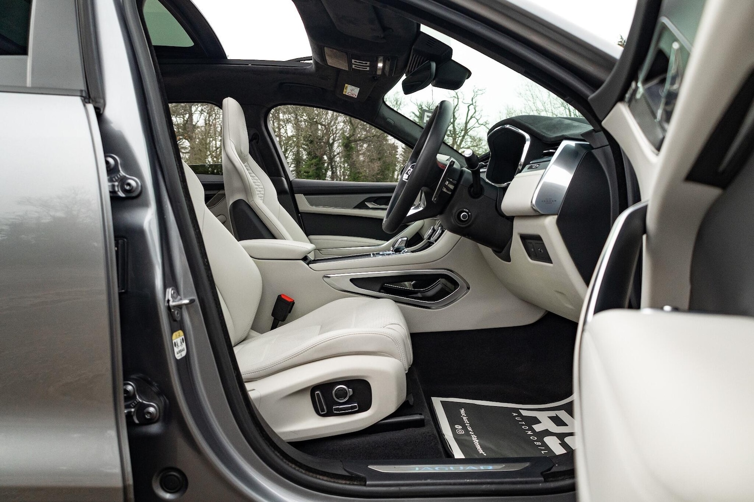 Used Jaguar F-Pace 2023 for sale - 77215455: Photo 10