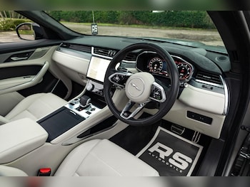 Used Jaguar F-Pace 2023 for sale - 77215455: Photo