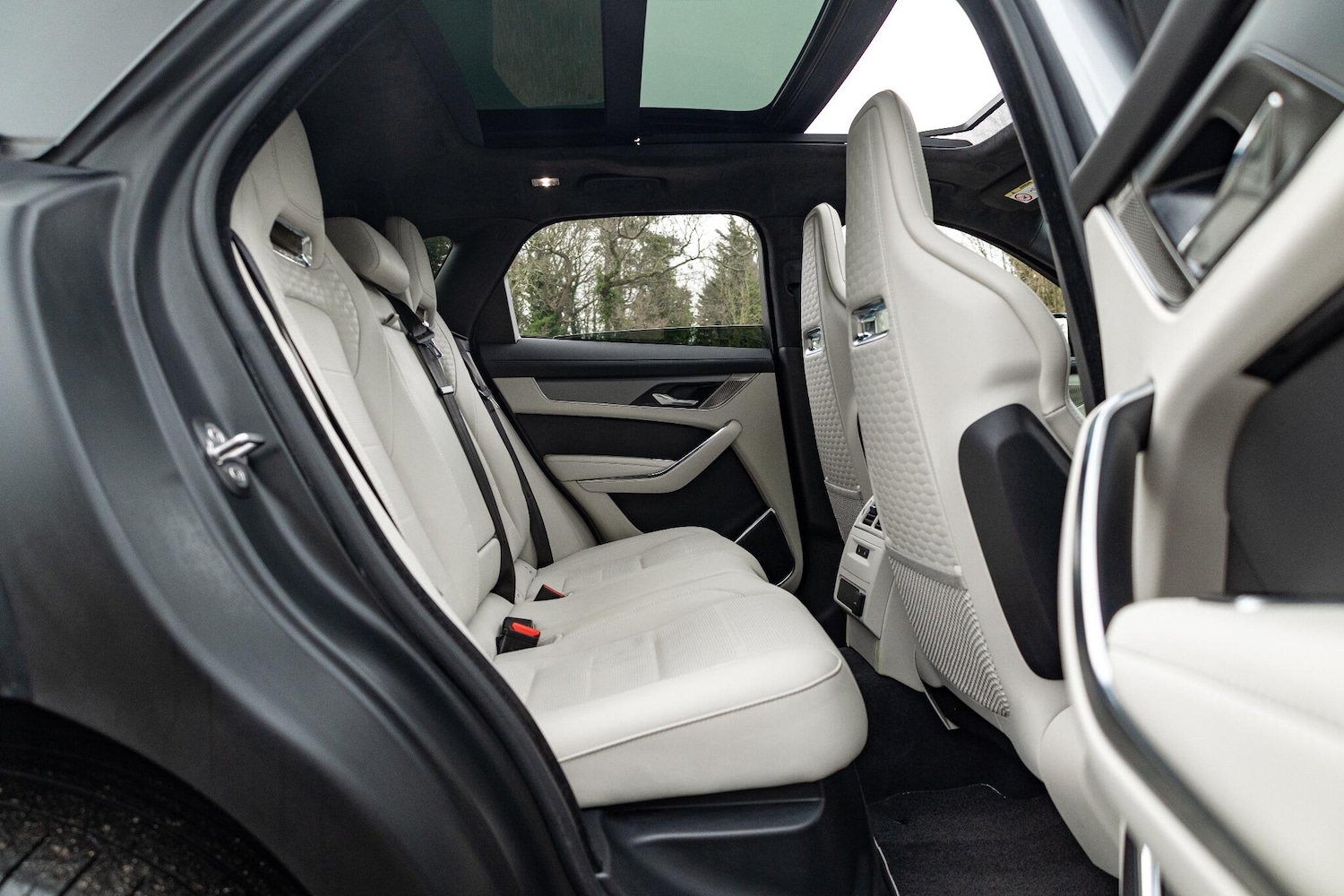 Used Jaguar F-Pace 2023 for sale - 77215455: Photo 4