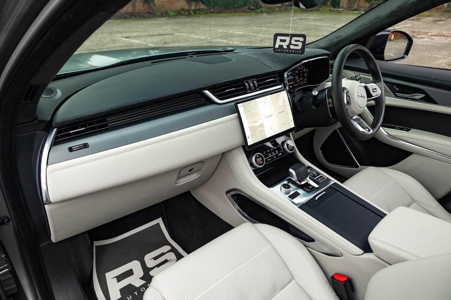 Used Jaguar F-Pace 2023 for sale - 77215455: Photo 6