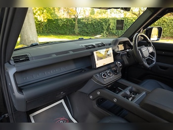 Used Land Rover Defender 110 2024 for sale - 75977496: Photo