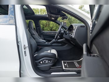 Used Porsche Cayenne 2019 for sale - 75635393: Photo