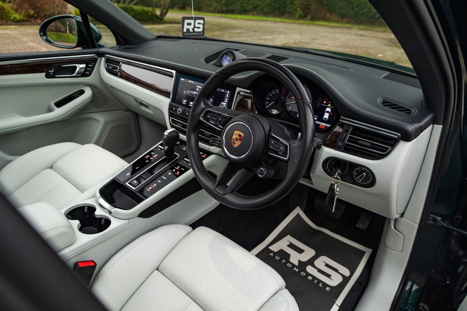 Used Porsche Macan 2022 for sale - 76952483: Photo 2