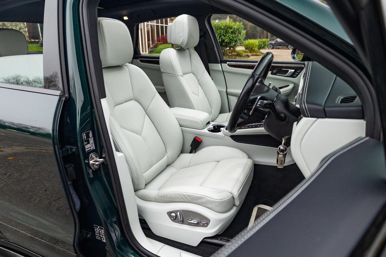 Used Porsche Macan 2022 for sale - 76952483: Photo 48