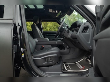 Used Land Rover Defender 110 2024 for sale - 76137564: Photo