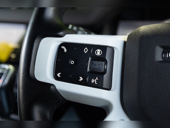 Used Land Rover Defender 90 2024 for sale - 78416011: Photo