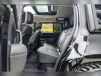 Used Land Rover Defender 110 2024 for sale - 76360175: Photo