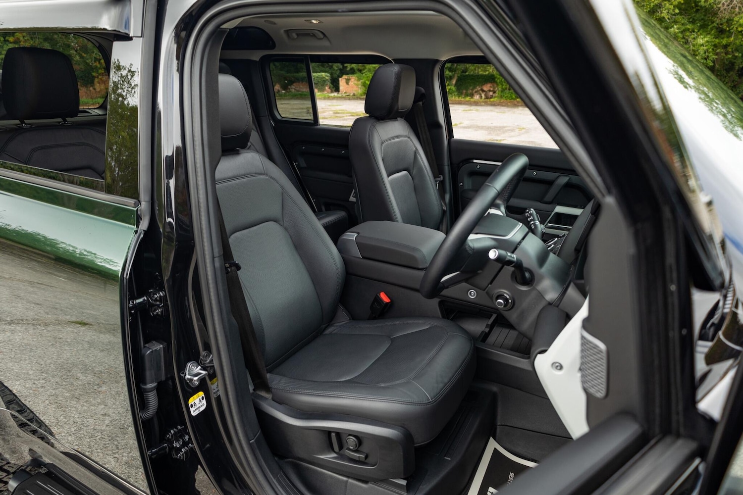 Used Land Rover Defender 110 2024 for sale - 75927014: Photo 2