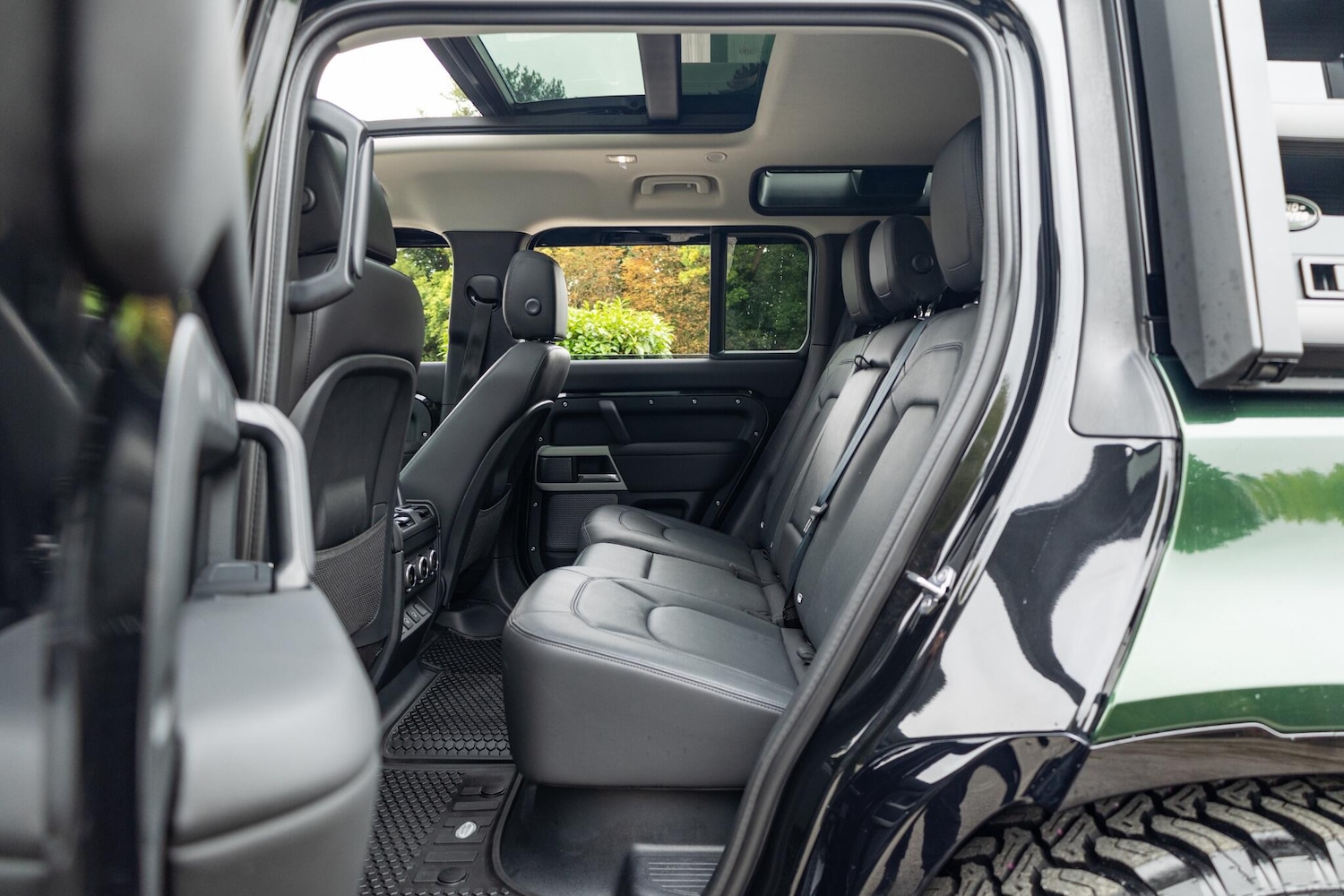 Used Land Rover Defender 110 2024 for sale - 75927014: Photo 6