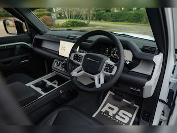 Used Land Rover Defender 110 2025 for sale - 78491637: Photo