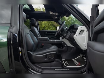 Used Land Rover Defender 90 2025 for sale - 76024362: Photo
