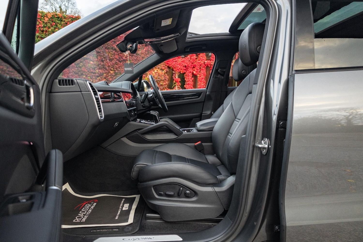 Used Porsche Cayenne 2023 for sale - 76326078: Photo 44