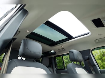 Used Land Rover Defender 110 2024 for sale - 76899001: Photo