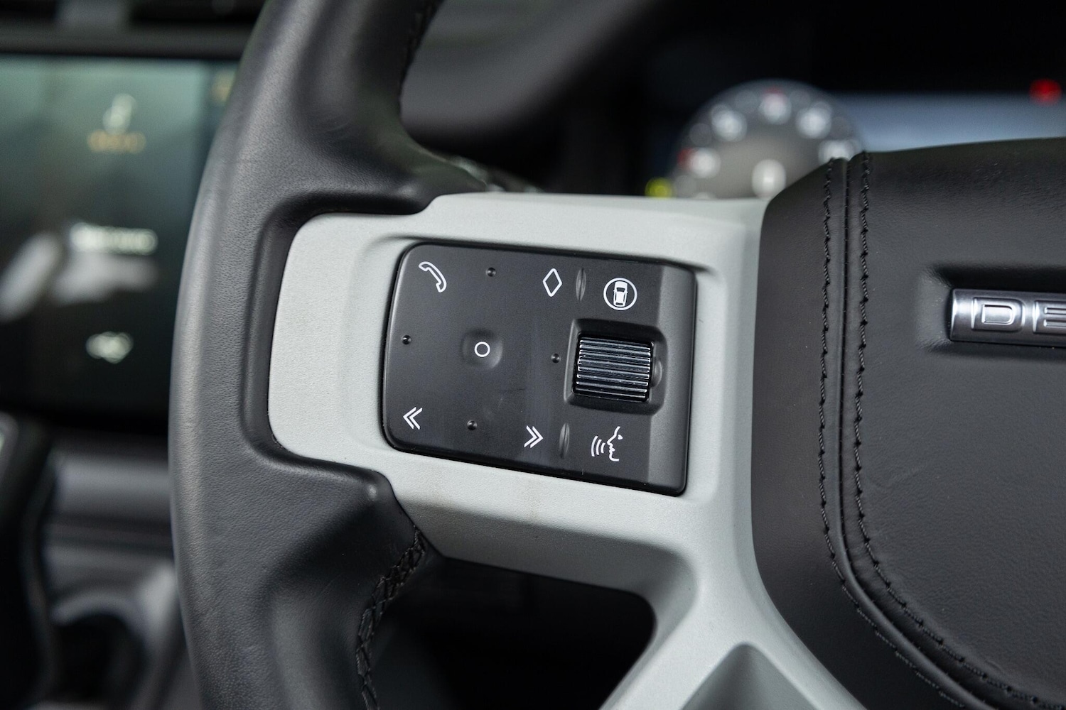 Used Land Rover Defender 2024 for sale - 76714193: Photo 12