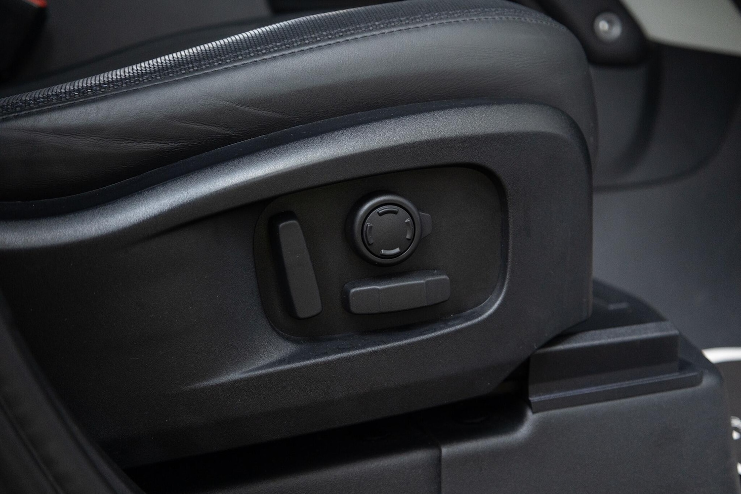 Used Land Rover Defender 2024 for sale - 76714193: Photo 23