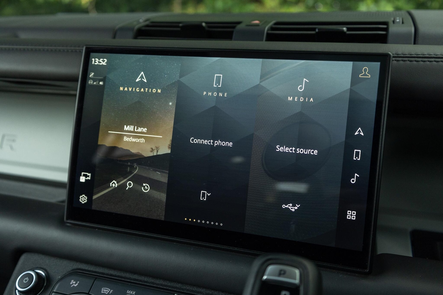 Used Land Rover Defender 2024 for sale - 76714193: Photo 3