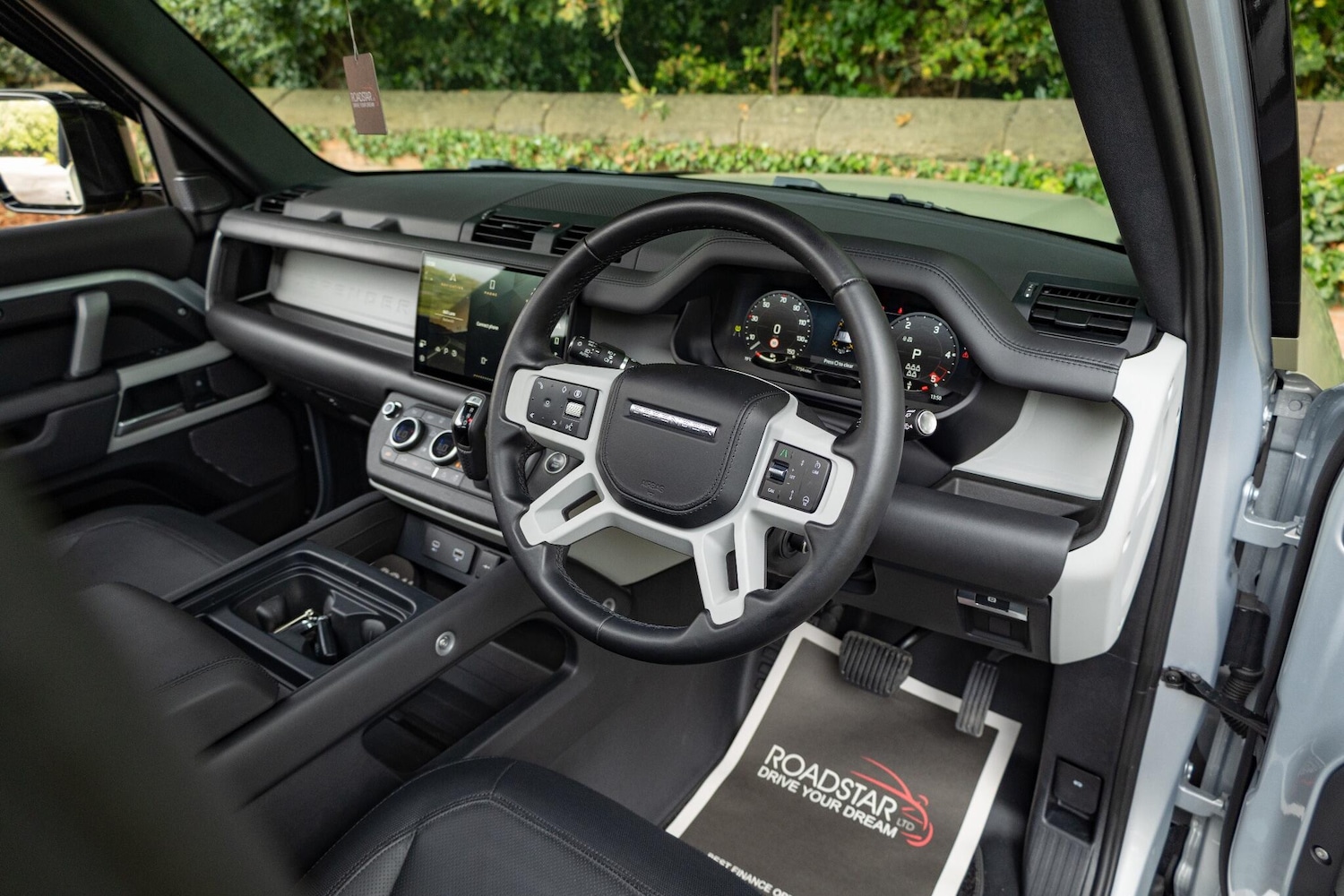 Used Land Rover Defender 2024 for sale - 76714193: Photo 4