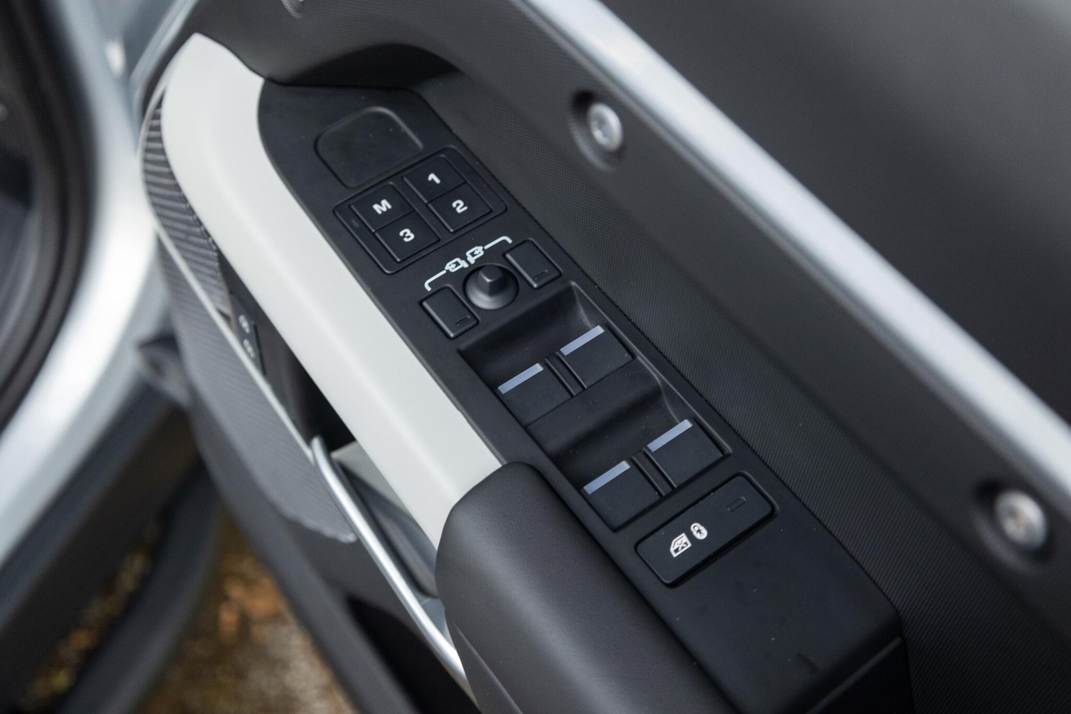 Used Land Rover Defender 2024 for sale - 76714193: Photo 7