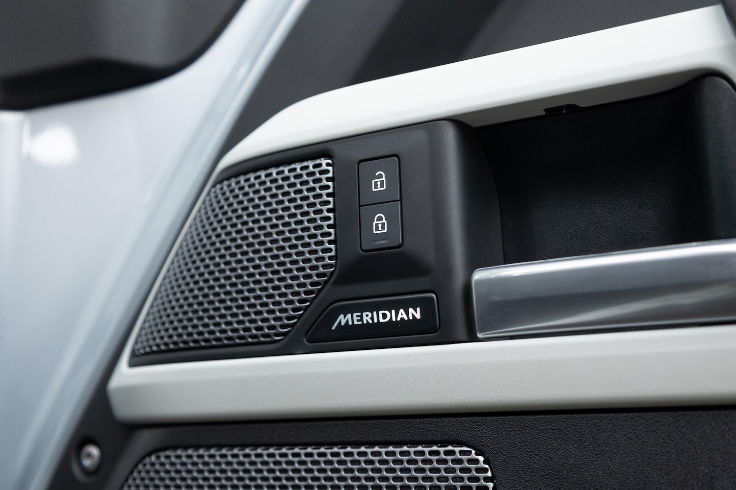 Used Land Rover Defender 2024 for sale - 76714193: Photo 8