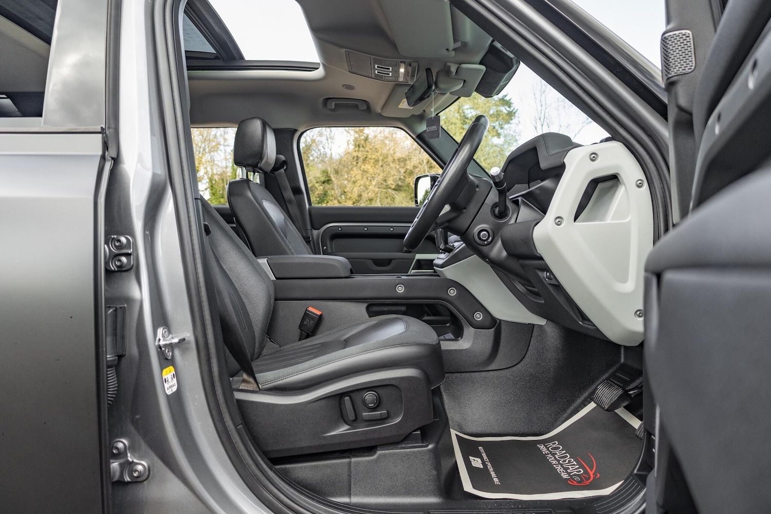 Used Land Rover Defender 110 2020 for sale - 76388223: Photo 2