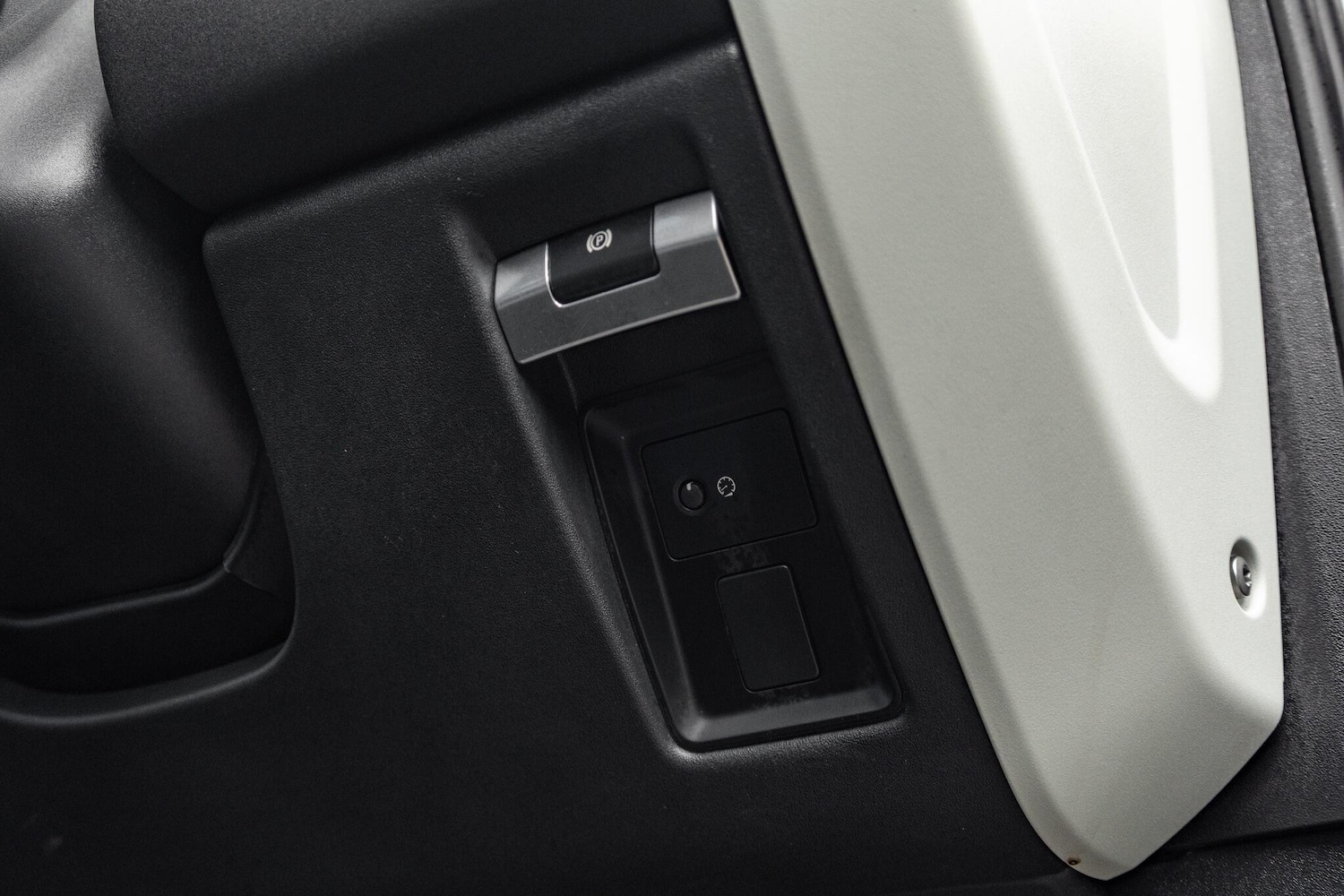 Used Land Rover Defender 110 2020 for sale - 76388223: Photo 23