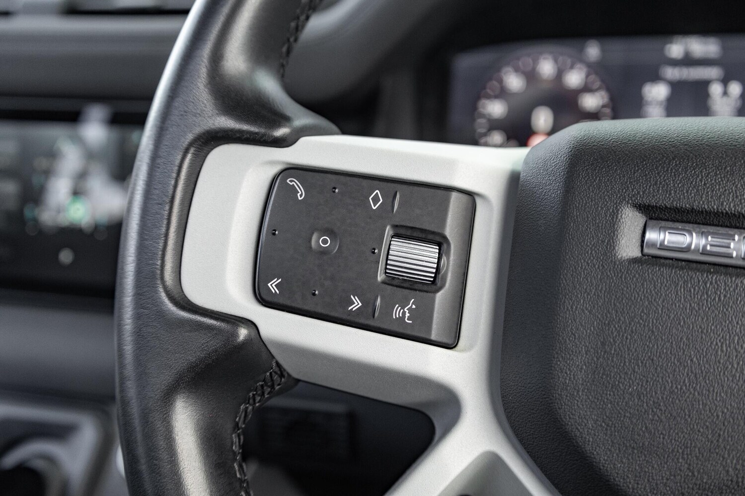 Used Land Rover Defender 110 2020 for sale - 76388223: Photo 31