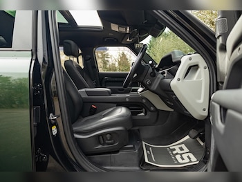Used Land Rover Defender 110 2023 for sale - 77722580: Photo