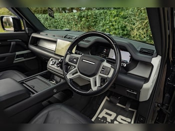 Used Land Rover Defender 110 2023 for sale - 77722580: Photo