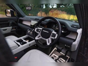 Used Land Rover Defender 110 2025 for sale - 77484321: Photo