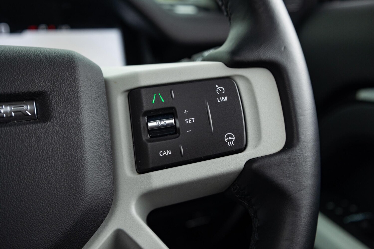 Used Land Rover Defender 2023 for sale - 77784115: Photo 11